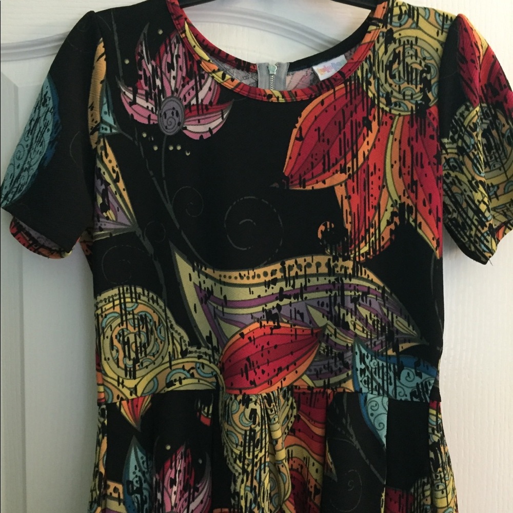 XL black floral LuLaRoe Amelia, EUC,